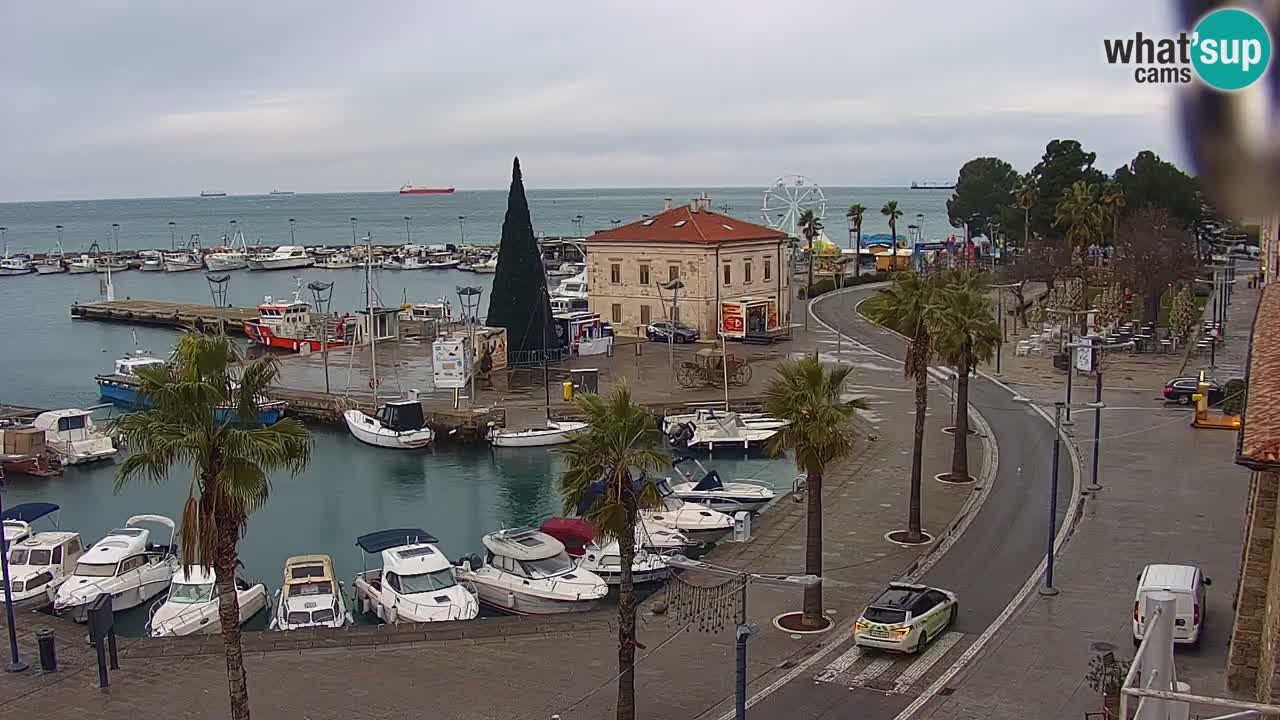 Webcam Koper – Panorama des Jachthafens und der Promenade vom Hotel Grand Koper