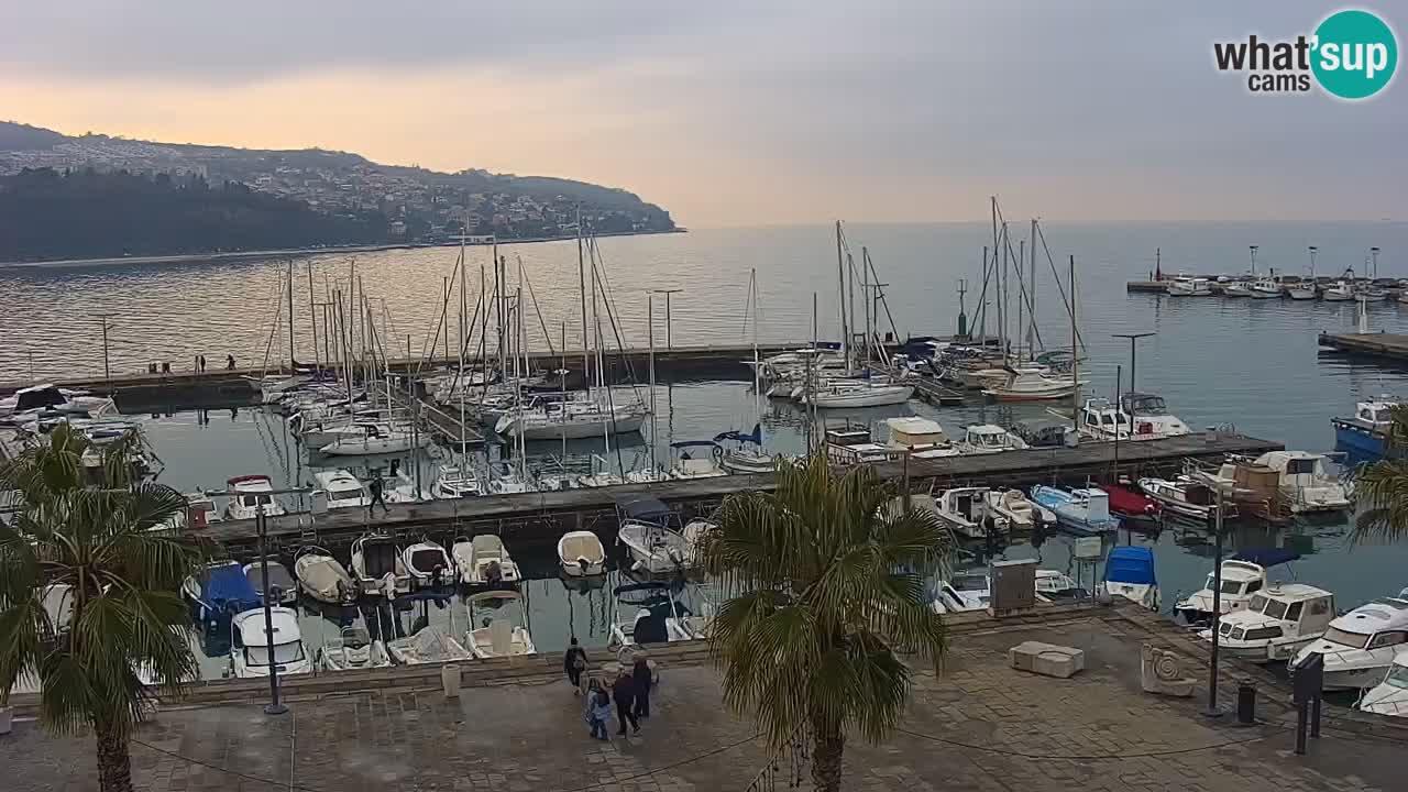 Webcam Koper – Panorama des Jachthafens und der Promenade vom Hotel Grand Koper