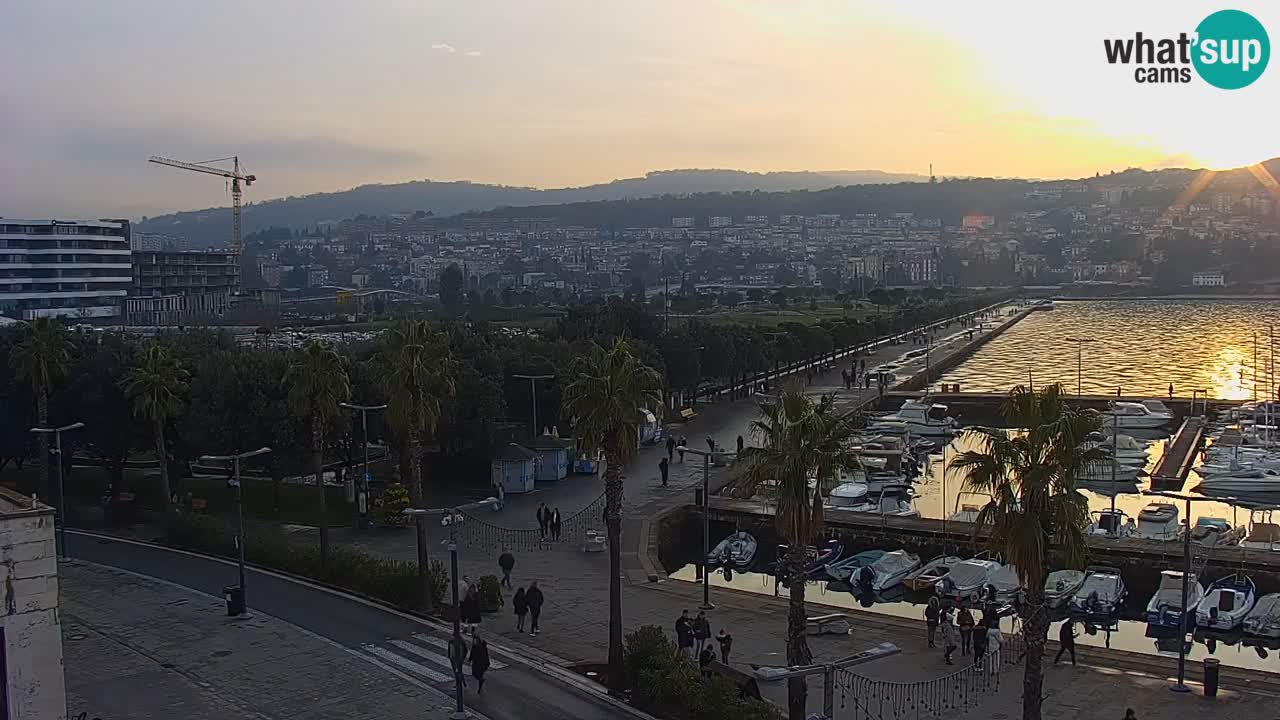 Webcam Koper – Panorama des Jachthafens und der Promenade vom Hotel Grand Koper