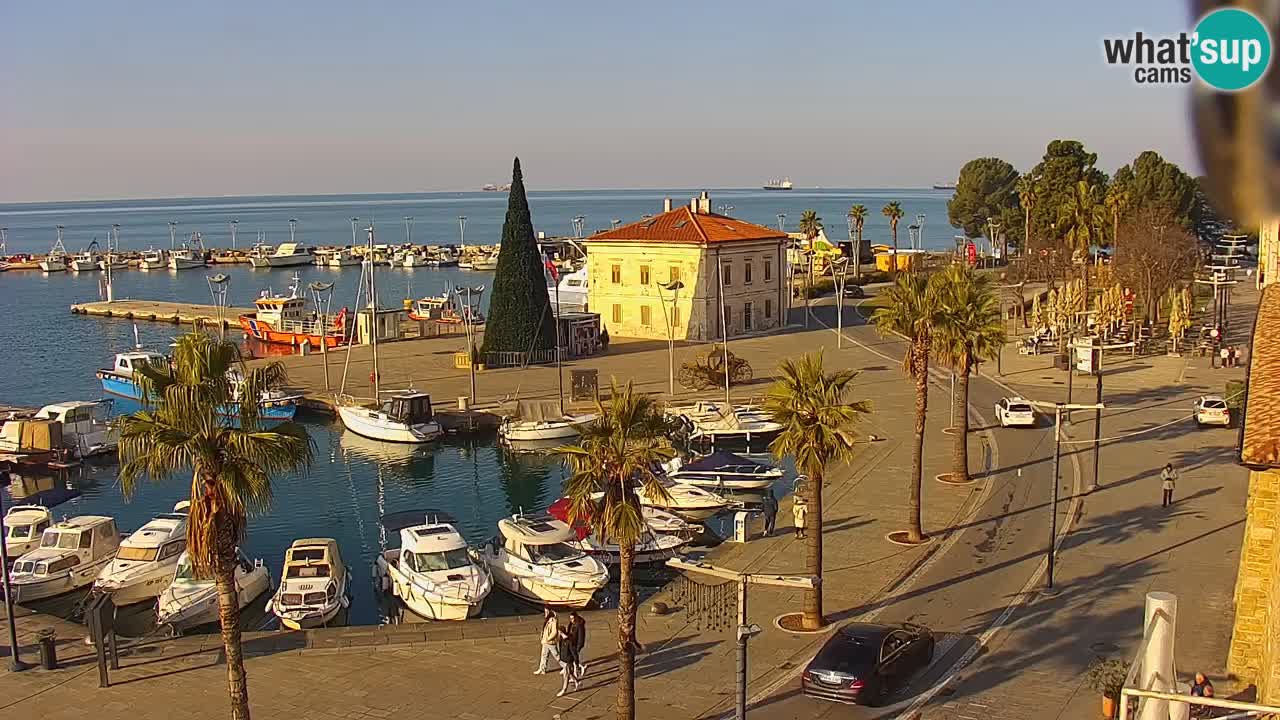 Spletna kamera Koper – Panorama na marino in promenado s Hotela Grand Koper