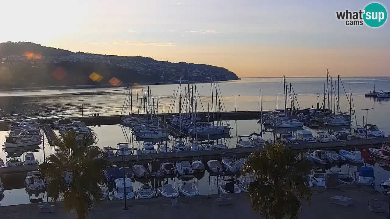 Camera en vivo Koper – puerto deportivo y paseo marítimo desde el Hotel Grand Koper