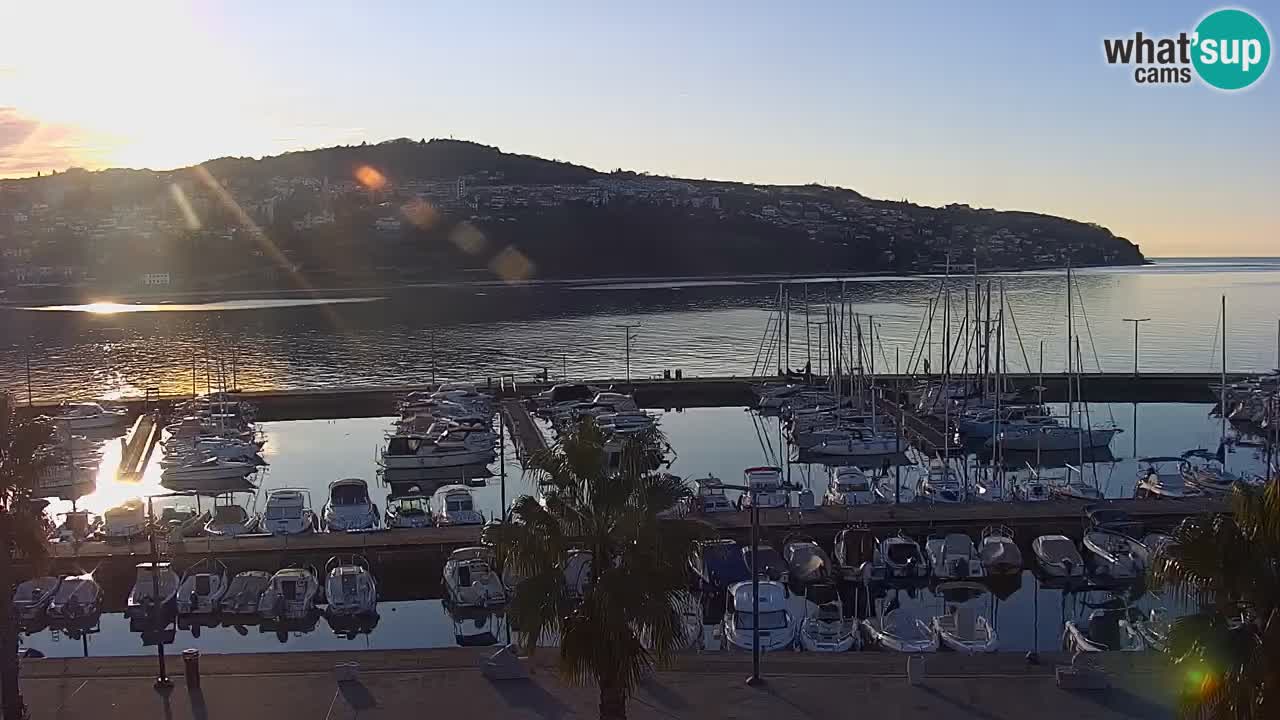 Spletna kamera Koper – Panorama na marino in promenado s Hotela Grand Koper