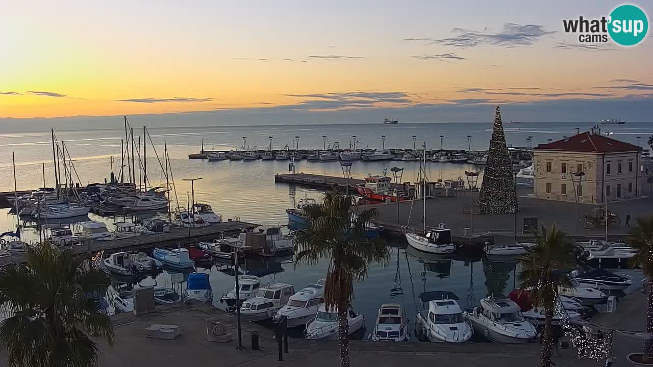 Webcam Koper – Panorama of the marina and promenade from the Grand Hotel Koper