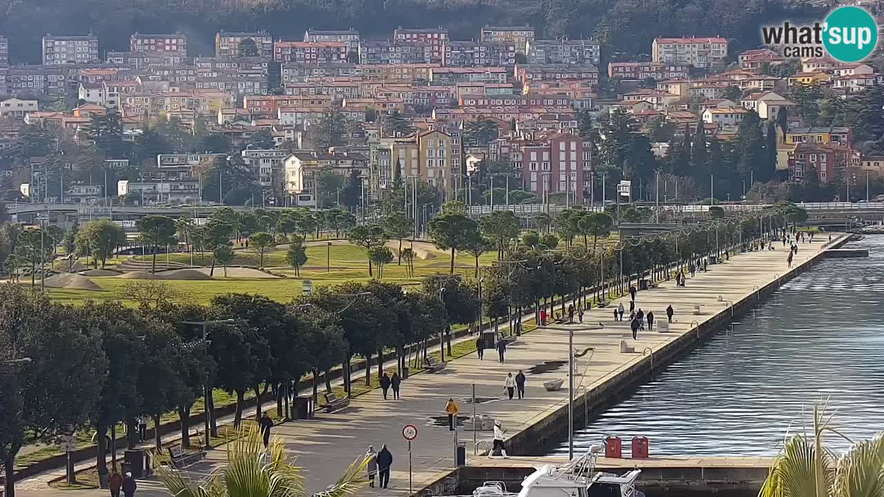 Webcam Koper – Panorama des Jachthafens und der Promenade vom Hotel Grand Koper