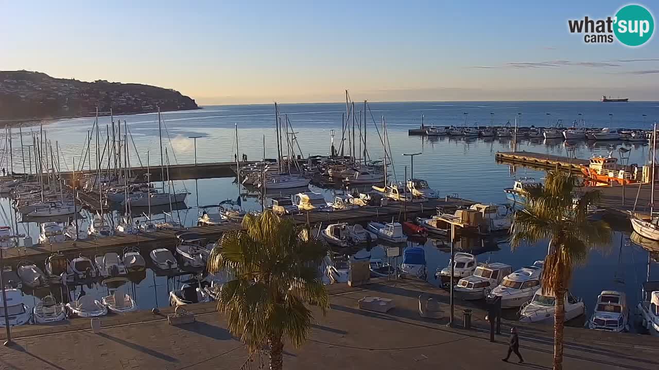 Webcam Koper – Panorama of the marina and promenade from the Grand Hotel Koper