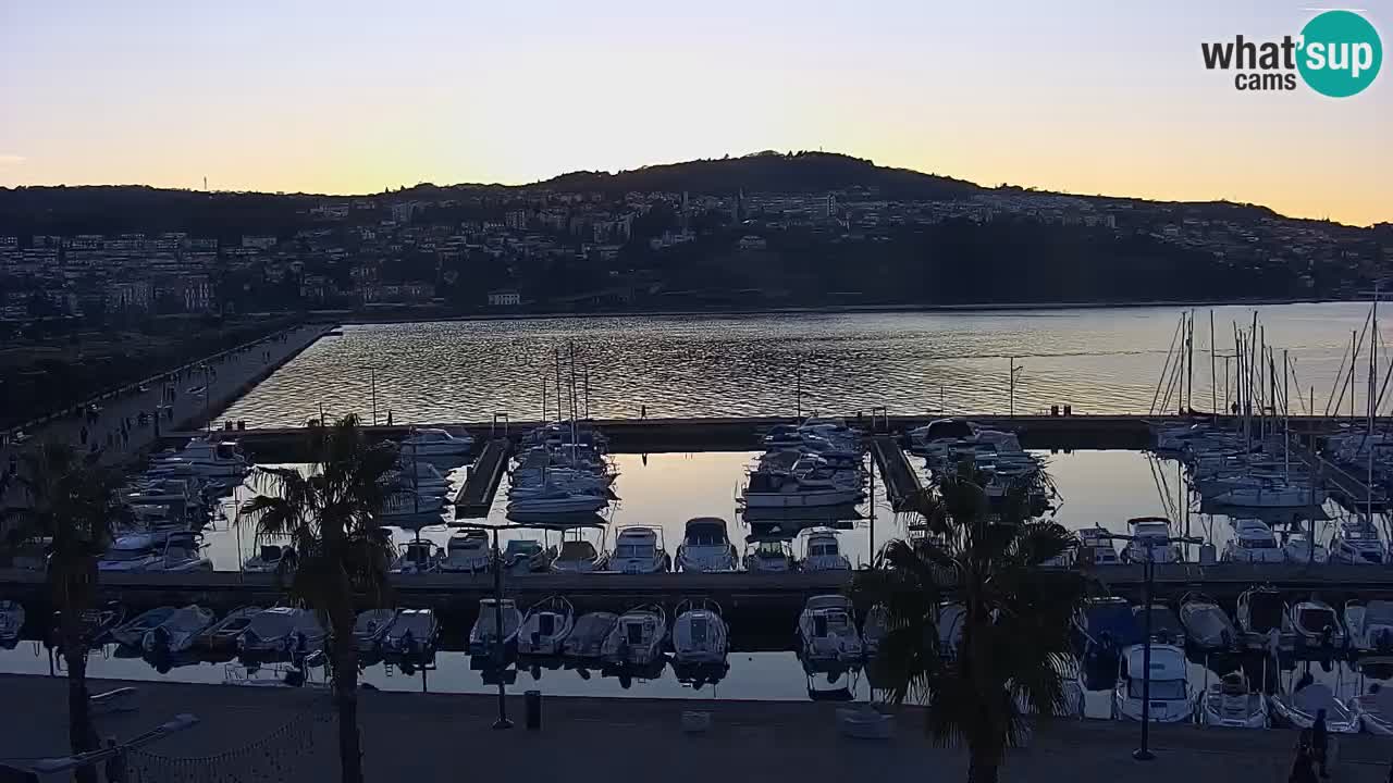 Camera en vivo Koper – puerto deportivo y paseo marítimo desde el Hotel Grand Koper