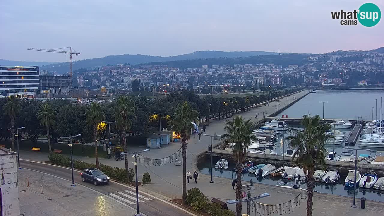 Webcam Koper – Panorama de la marina et de la promenade depuis le Grand Hotel Koper