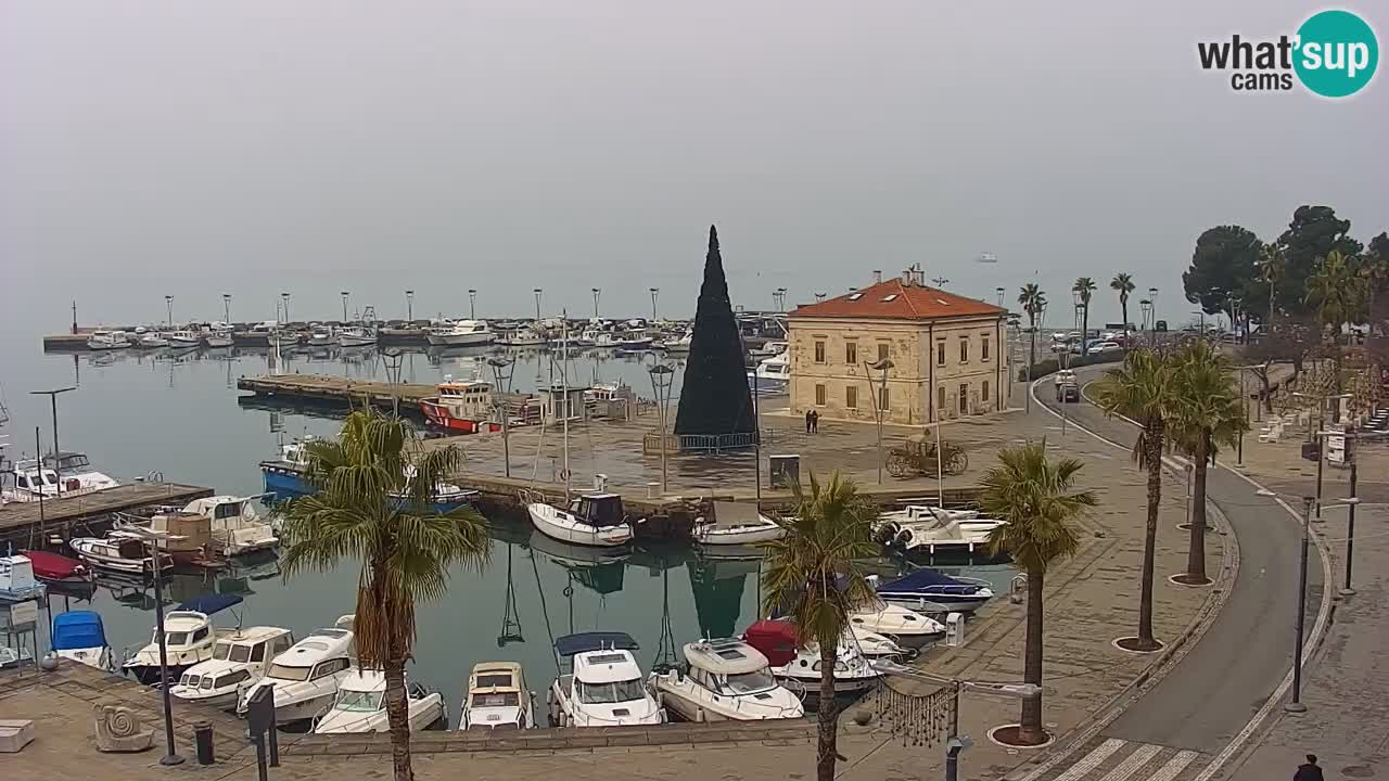 Webcam Koper – Panorama des Jachthafens und der Promenade vom Hotel Grand Koper