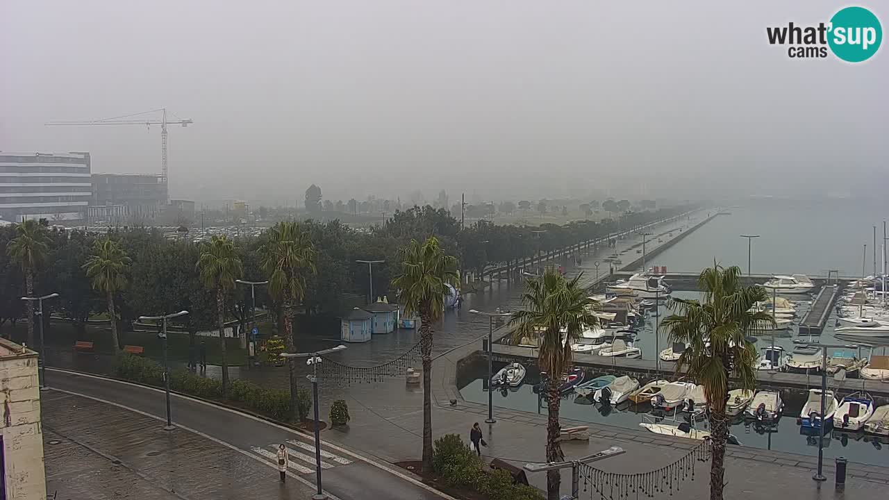 Webcam Koper – Panorama des Jachthafens und der Promenade vom Hotel Grand Koper