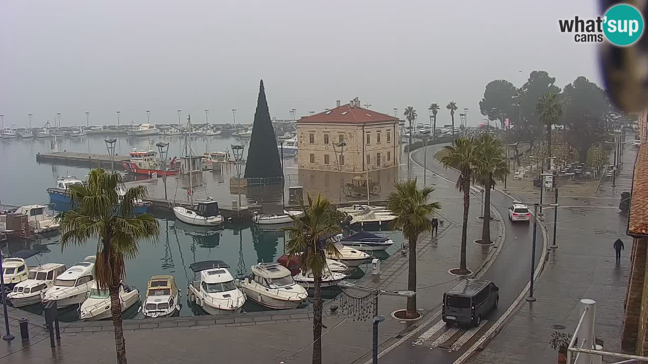 Webcam Koper – Panorama des Jachthafens und der Promenade vom Hotel Grand Koper
