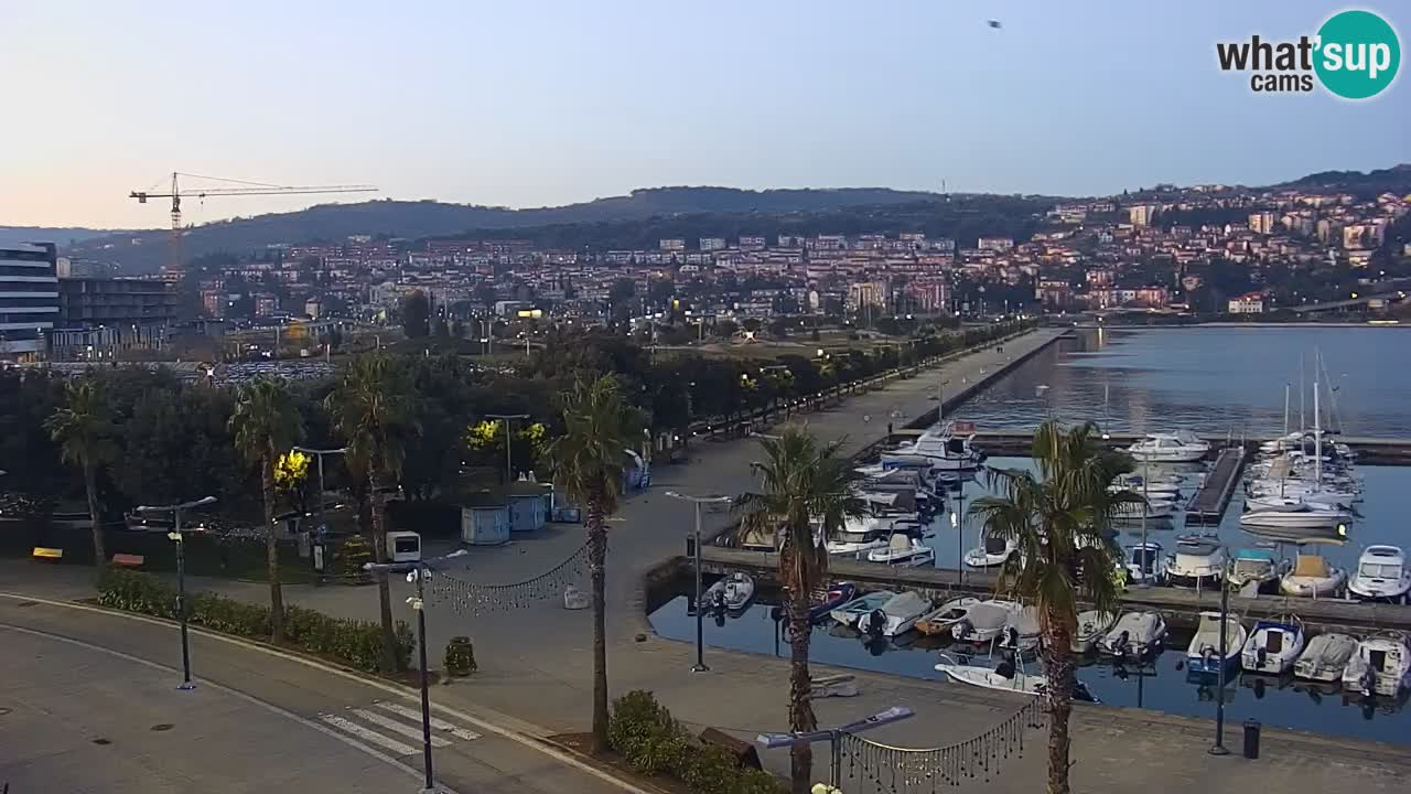 Spletna kamera Koper – Panorama na marino in promenado s Hotela Grand Koper