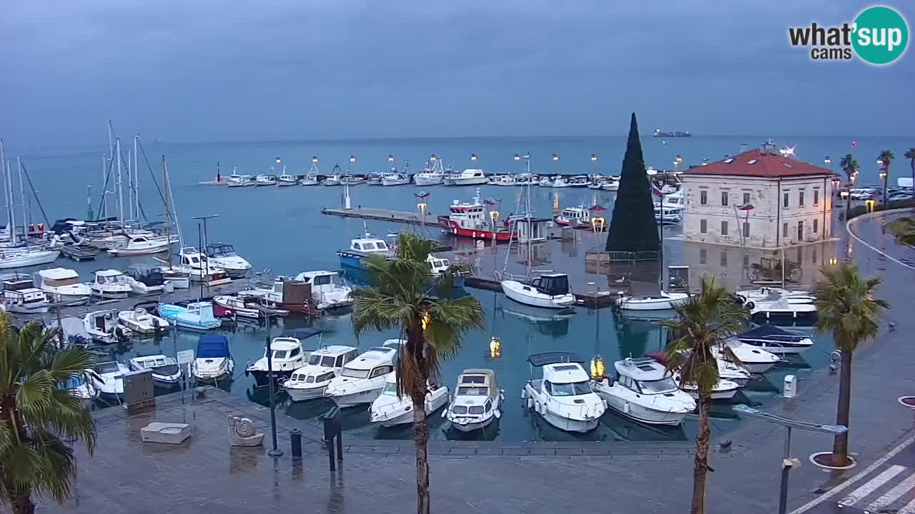 Webcam Koper – Panorama of the marina and promenade from the Grand Hotel Koper