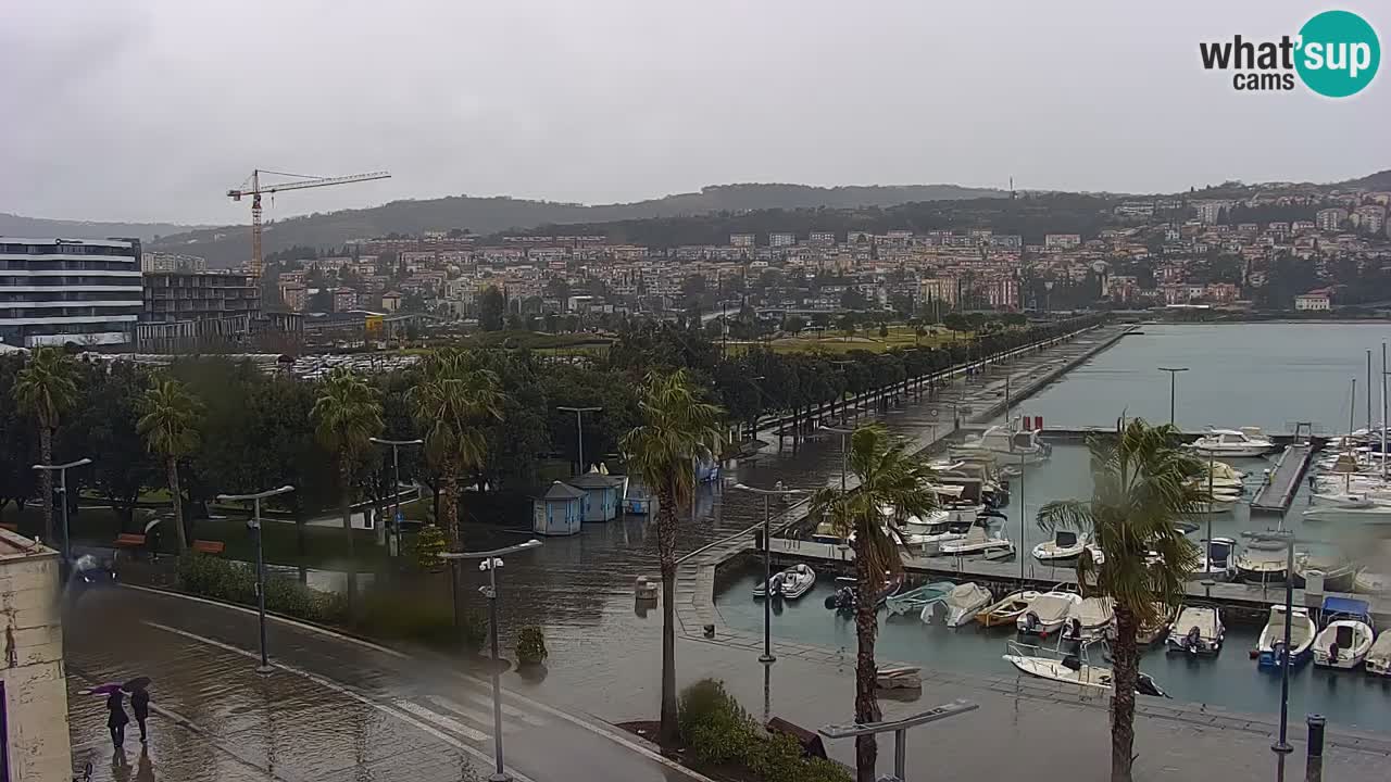Webcam Koper – Panorama des Jachthafens und der Promenade vom Hotel Grand Koper