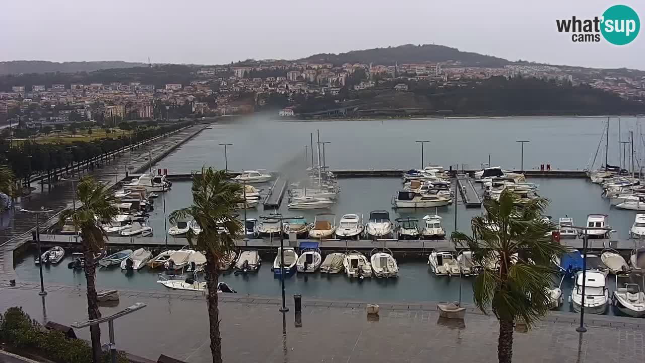 Webcam Koper – Panorama des Jachthafens und der Promenade vom Hotel Grand Koper