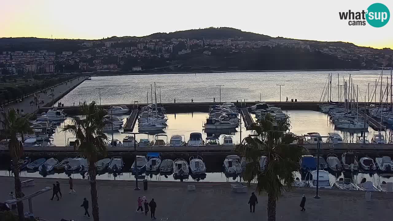 Spletna kamera Koper – Panorama na marino in promenado s Hotela Grand Koper