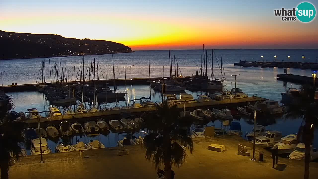 Webcam Koper – Panorama des Jachthafens und der Promenade vom Hotel Grand Koper