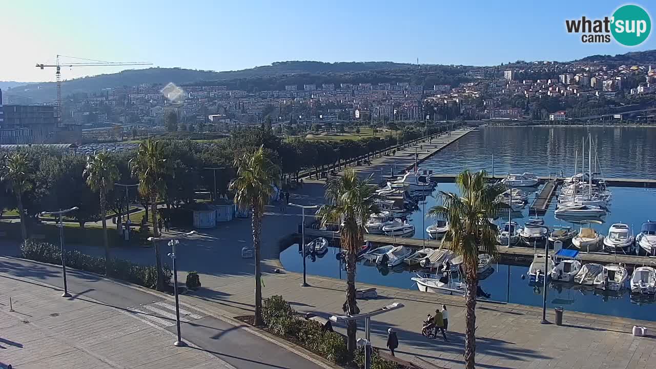 Webcam Koper – Panorama des Jachthafens und der Promenade vom Hotel Grand Koper