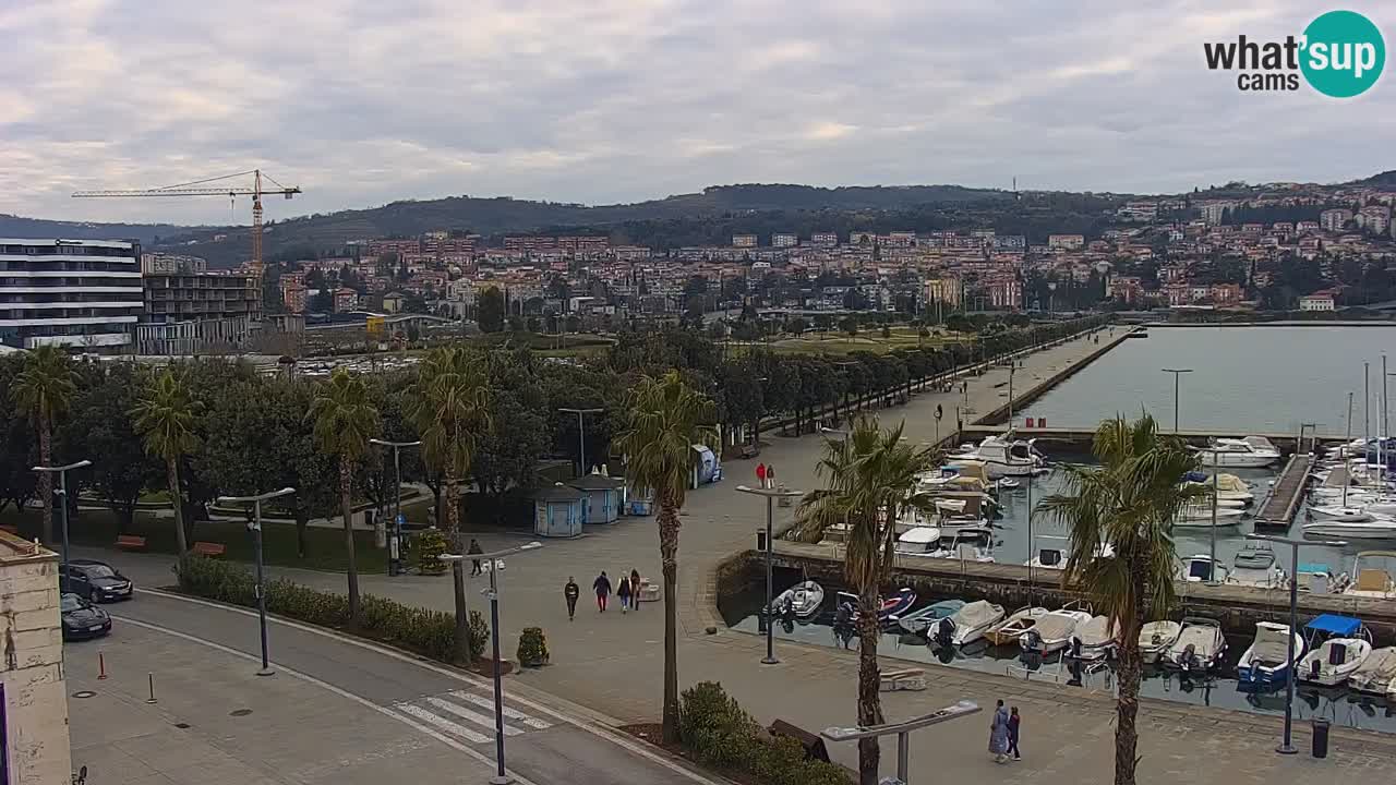 Luka Kopar uživo web kamera – Turistički terminal i teretna luka – Slovenija