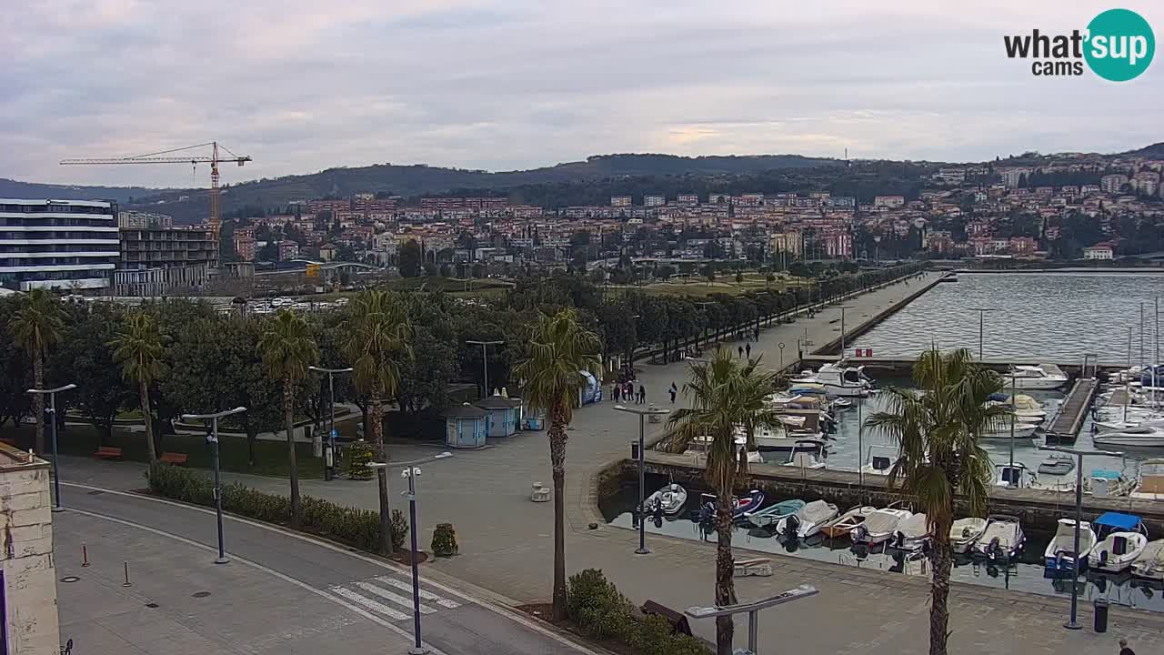 Webcam Koper – Panorama des Jachthafens und der Promenade vom Hotel Grand Koper