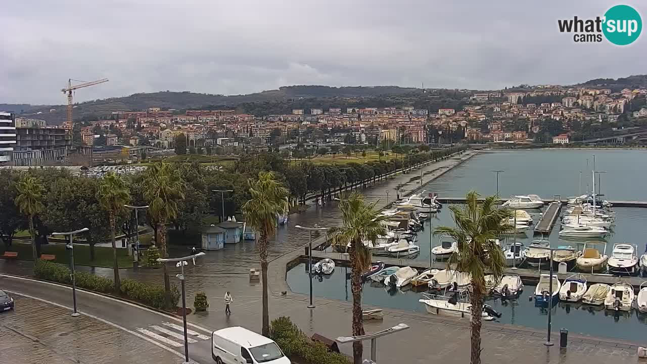 Camera en vivo Koper – puerto deportivo y paseo marítimo desde el Hotel Grand Koper