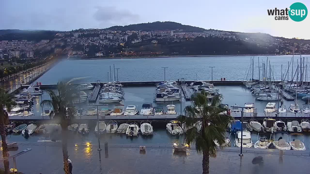 Webcam Koper – Panorama des Jachthafens und der Promenade vom Hotel Grand Koper