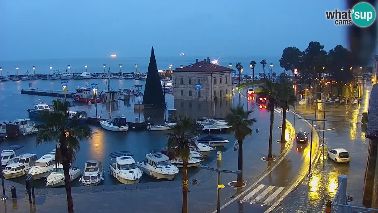 Webcam Koper – Panorama des Jachthafens und der Promenade vom Hotel Grand Koper