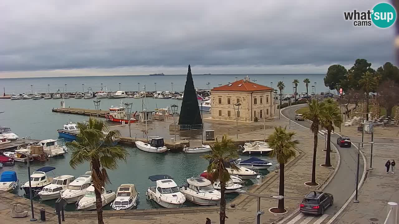 Webcam Koper – Panorama des Jachthafens und der Promenade vom Hotel Grand Koper