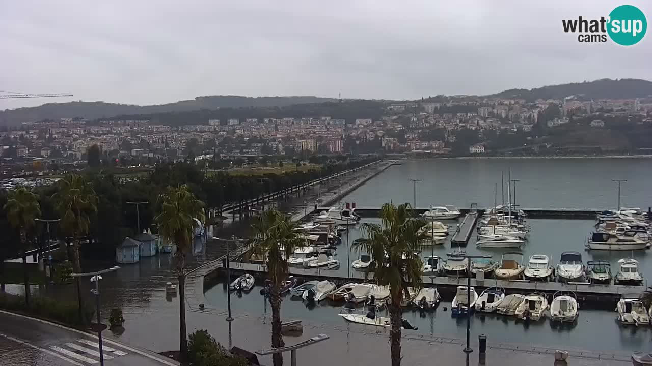 Camera en vivo Koper – puerto deportivo y paseo marítimo desde el Hotel Grand Koper