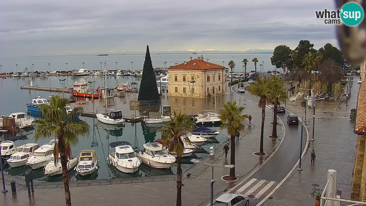 Webcam Koper – Panorama des Jachthafens und der Promenade vom Hotel Grand Koper
