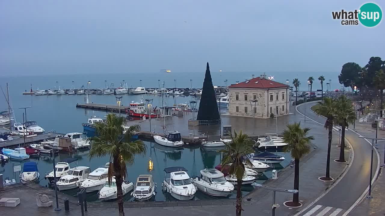 Webcam Koper – Panorama des Jachthafens und der Promenade vom Hotel Grand Koper