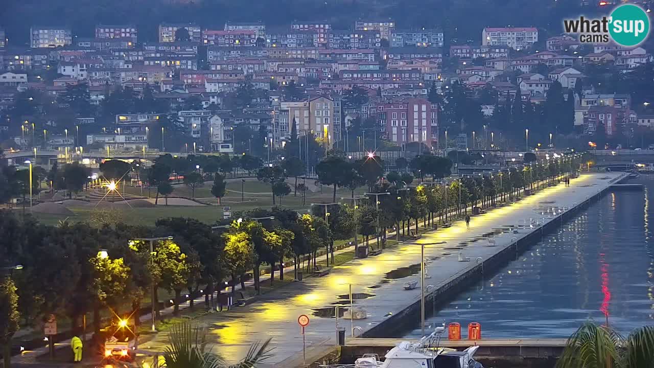 Webcam Koper – Panorama of the marina and promenade from the Grand Hotel Koper