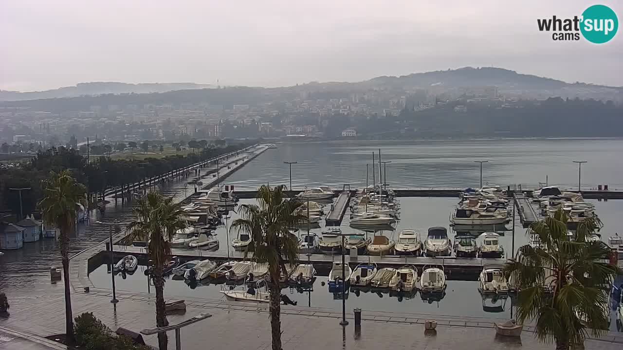 Webcam Koper – Panorama des Jachthafens und der Promenade vom Hotel Grand Koper