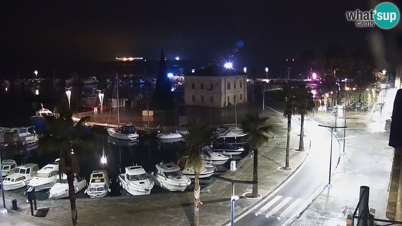 Spletna kamera Luka Koper v živo – Potniški terminal in tovorno pristanišče – Slovenija