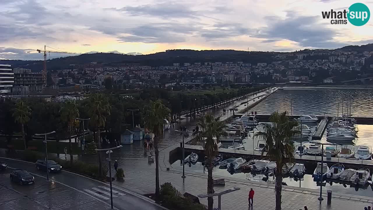 Camera en vivo Koper – puerto deportivo y paseo marítimo desde el Hotel Grand Koper
