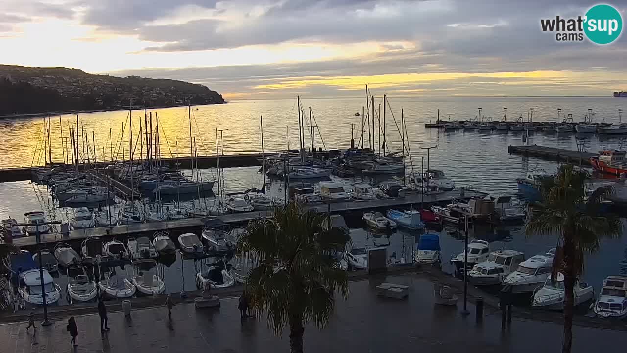 Webcam Koper – Panorama of the marina and promenade from the Grand Hotel Koper
