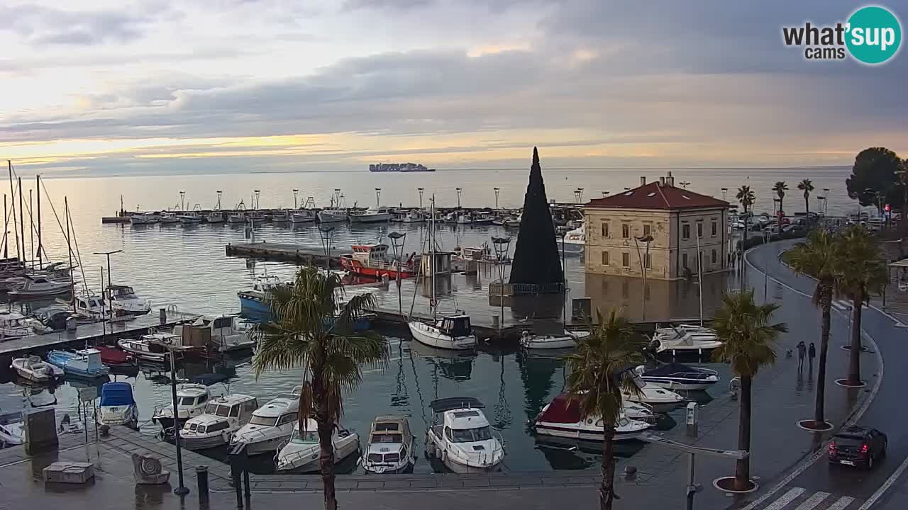 Camera en vivo Koper – puerto deportivo y paseo marítimo desde el Hotel Grand Koper