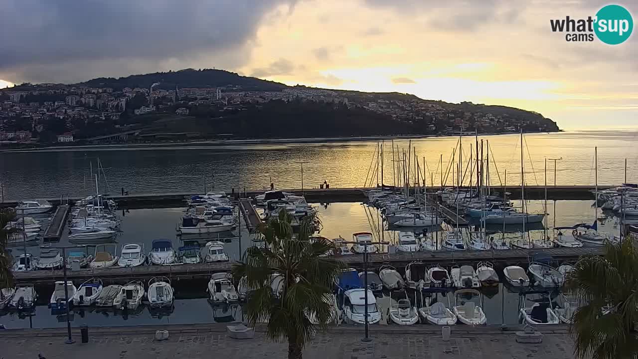 Spletna kamera Koper – Panorama na marino in promenado s Hotela Grand Koper