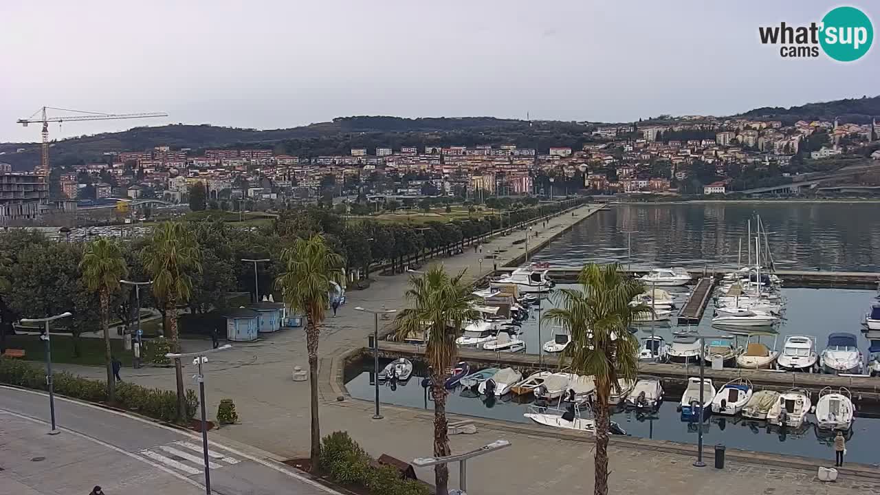 Webcam Koper – Panorama des Jachthafens und der Promenade vom Hotel Grand Koper