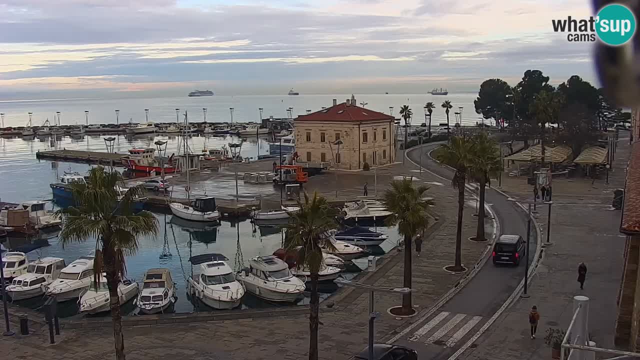Webcam Koper – Panorama of the marina and promenade from the Grand Hotel Koper