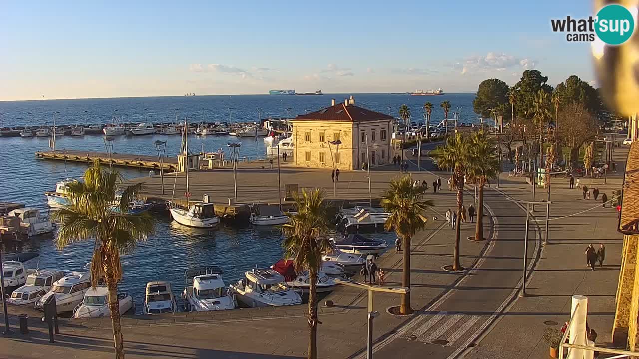 Spletna kamera Koper – Panorama na marino in promenado s Hotela Grand Koper