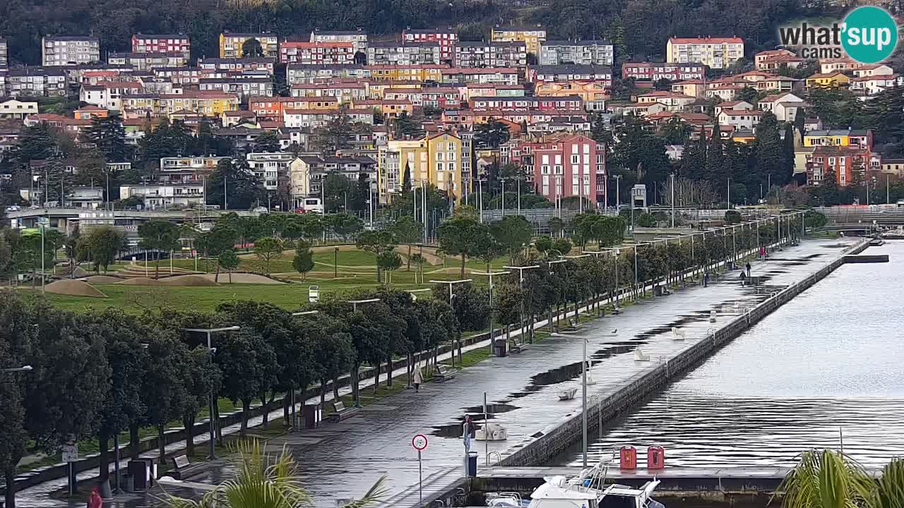 Webcam Koper – Panorama des Jachthafens und der Promenade vom Hotel Grand Koper