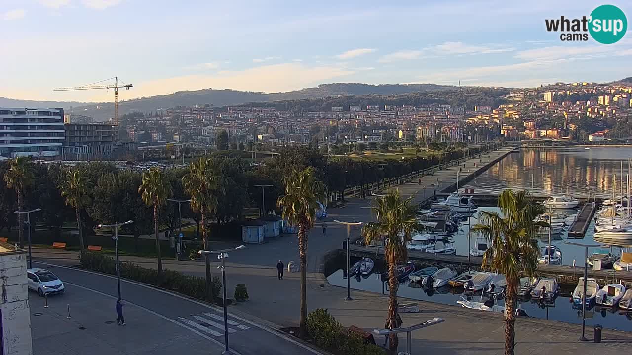 Spletna kamera Koper – Panorama na marino in promenado s Hotela Grand Koper