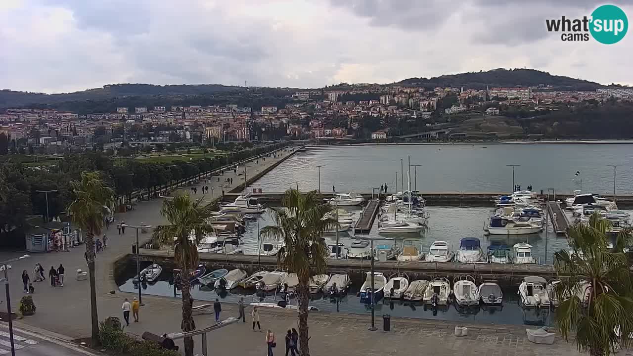 Webcam Koper – Panorama des Jachthafens und der Promenade vom Hotel Grand Koper