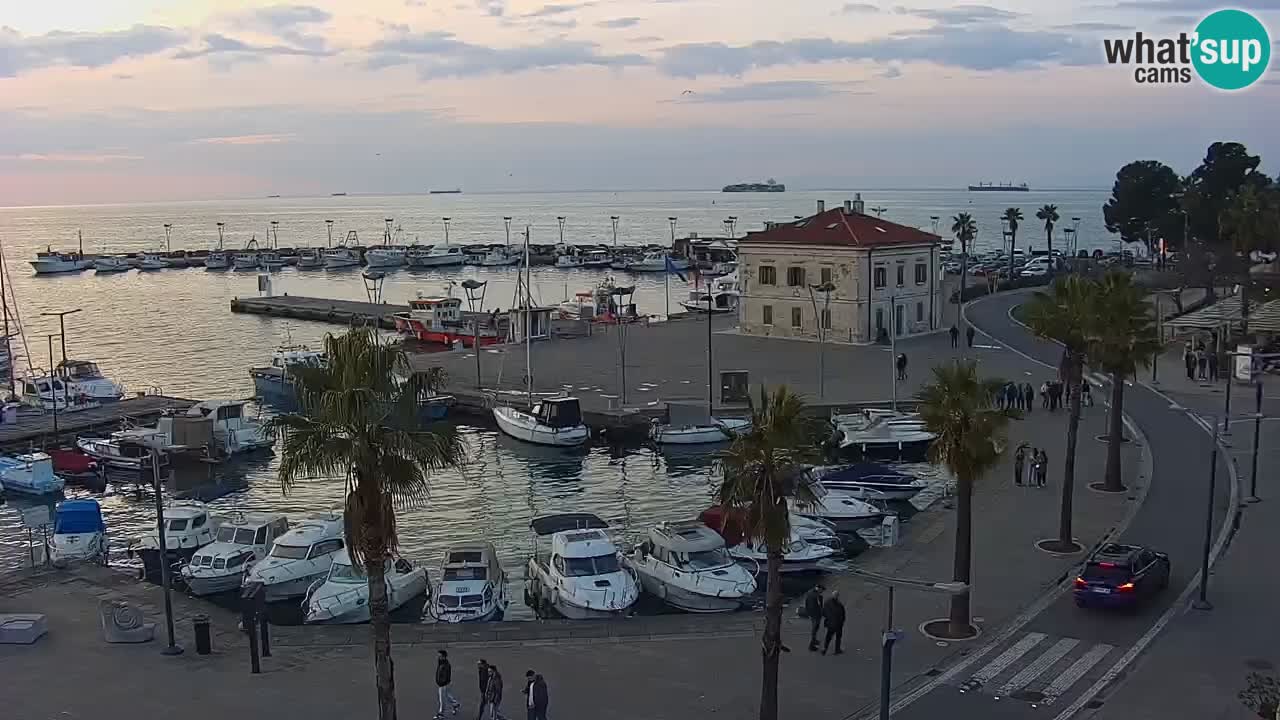 Webcam Koper – Panorama of the marina and promenade from the Grand Hotel Koper