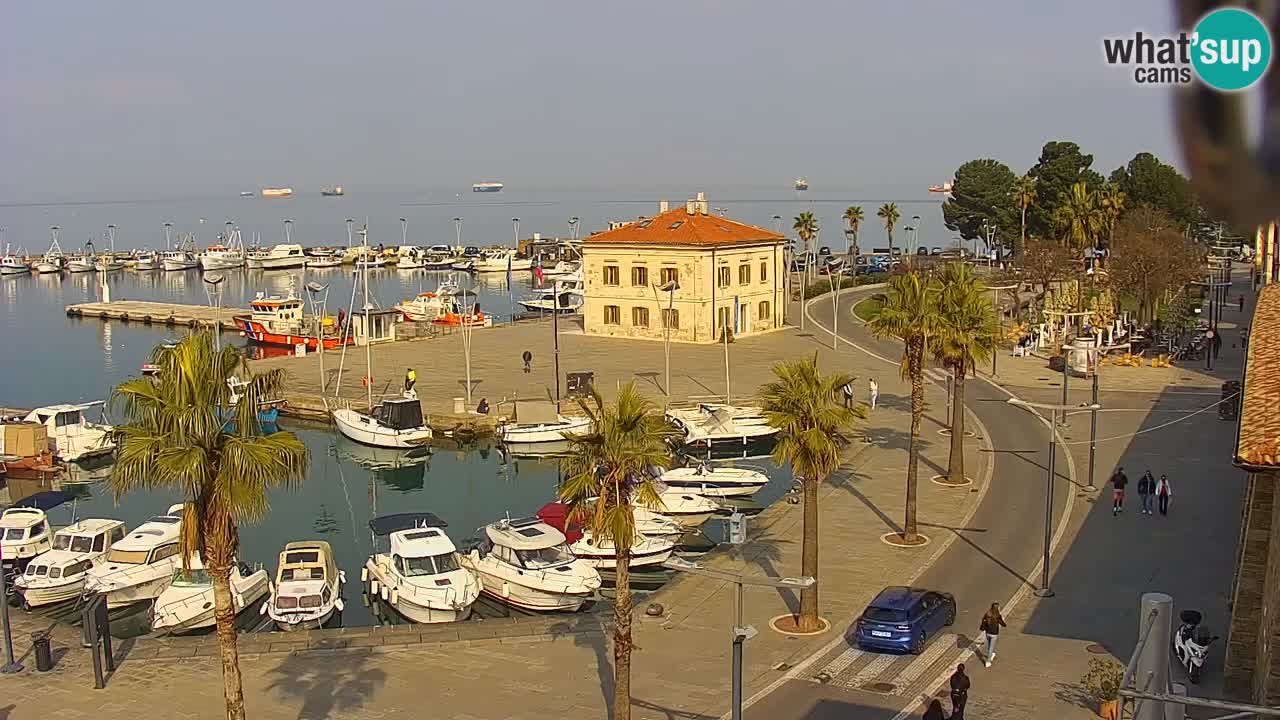 Spletna kamera Luka Koper v živo – Potniški terminal in tovorno pristanišče – Slovenija
