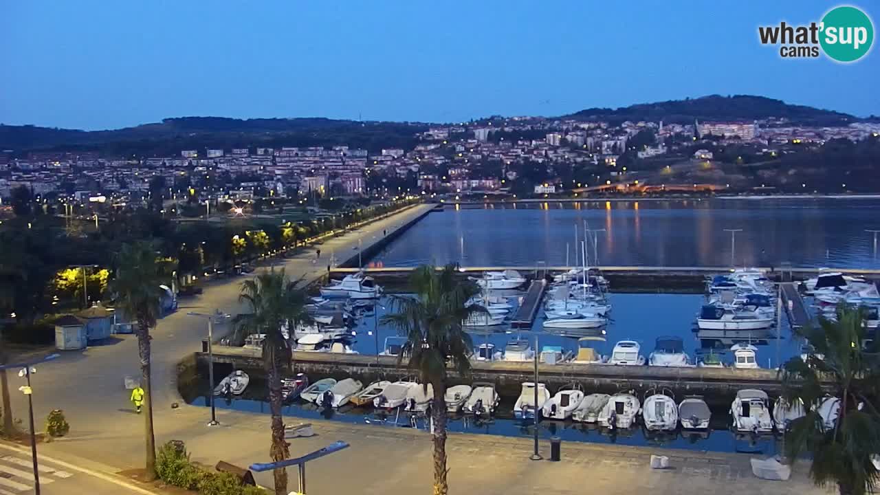 Webcam Koper – Panorama des Jachthafens und der Promenade vom Hotel Grand Koper