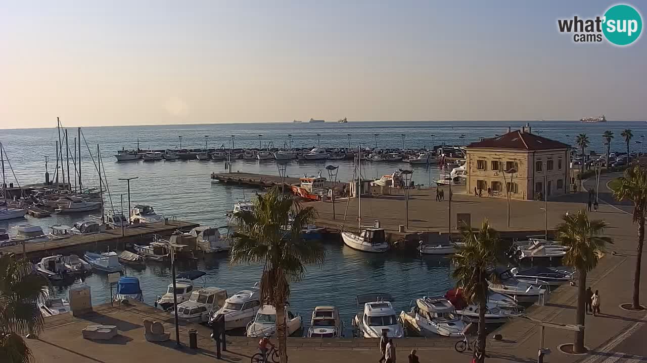 Spletna kamera Koper – Panorama na marino in promenado s Hotela Grand Koper