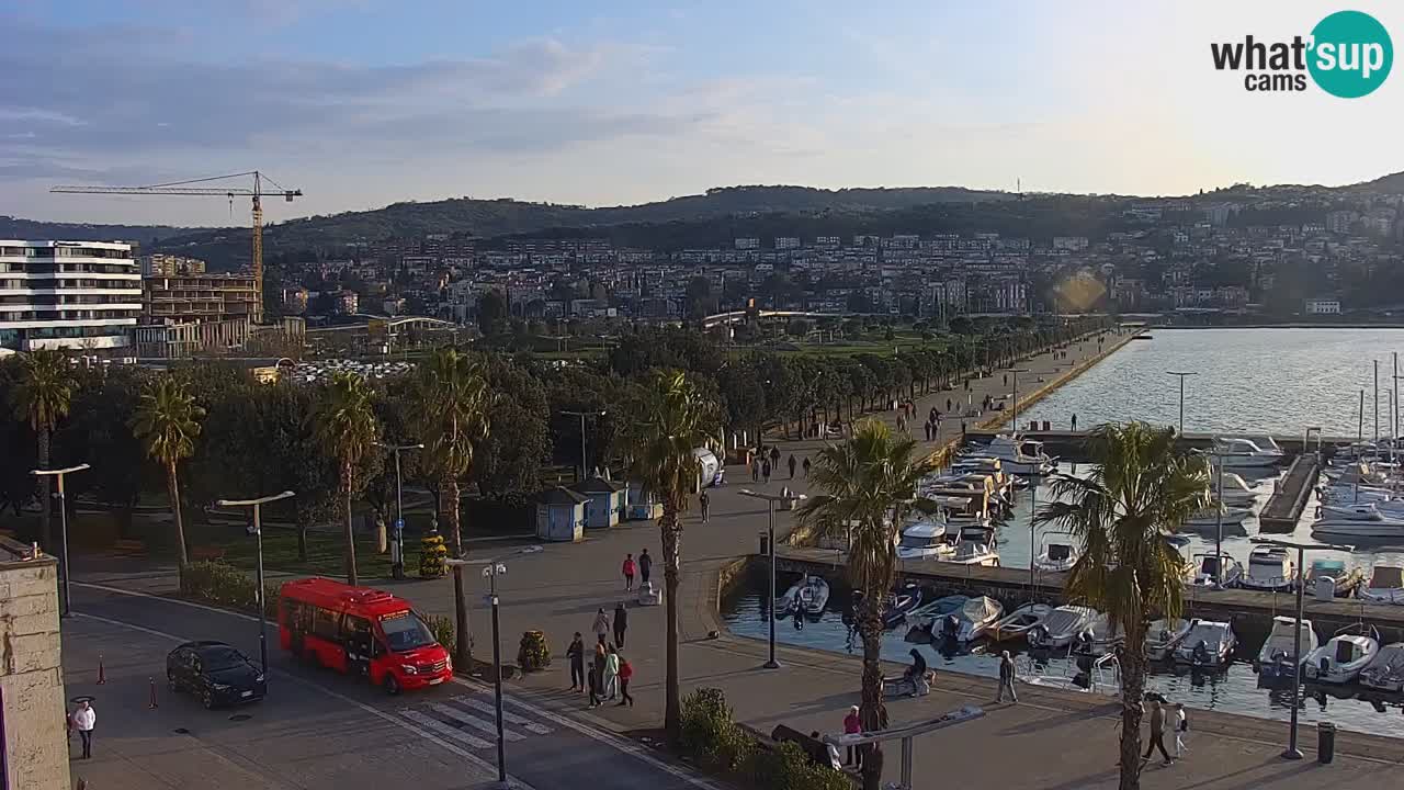 Spletna kamera Koper – Panorama na marino in promenado s Hotela Grand Koper