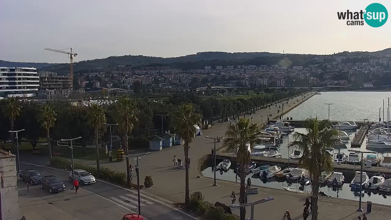 Spletna kamera Koper – Panorama na marino in promenado s Hotela Grand Koper
