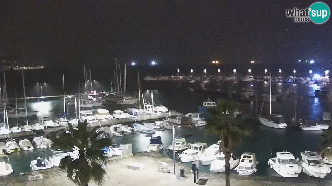 Spletna kamera Luka Koper v živo – Potniški terminal in tovorno pristanišče – Slovenija